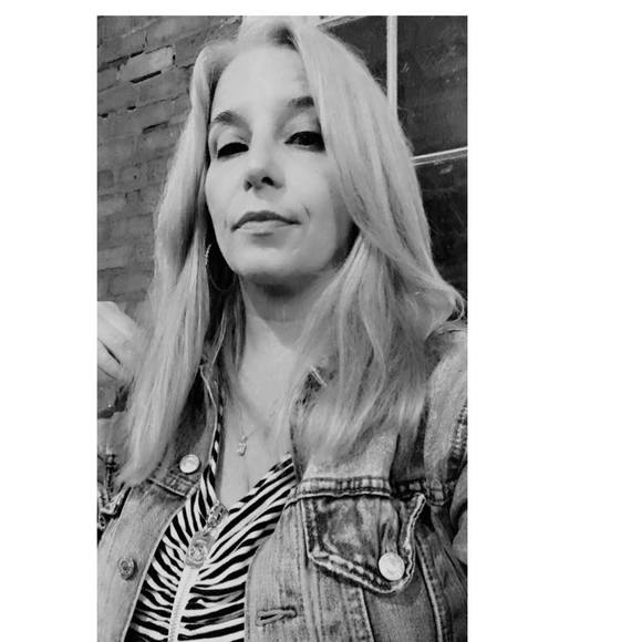 Poshmark profile picture for @stash